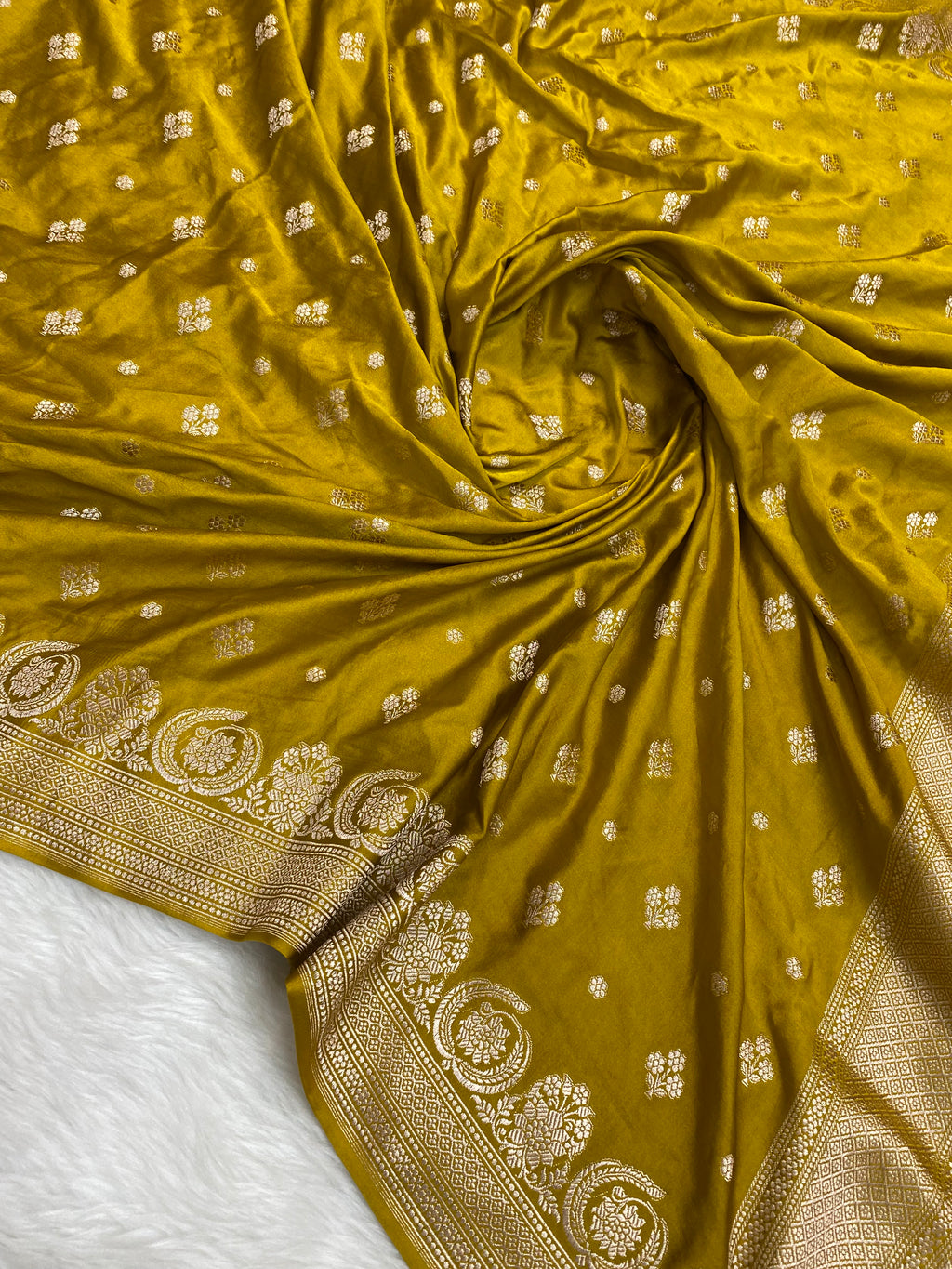 Dev Das Mashru Silk Banarasi Saree