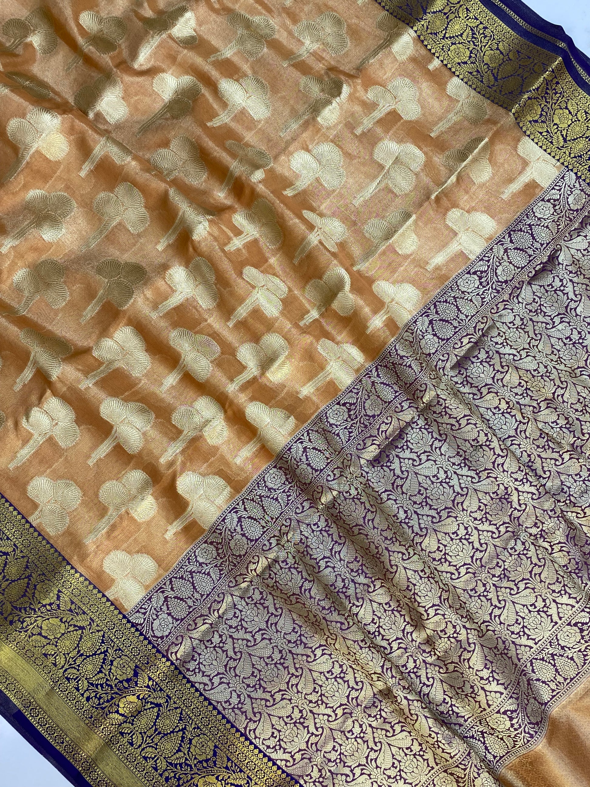Contrast Border and Pallu Tissue Silk Banarasi Saree