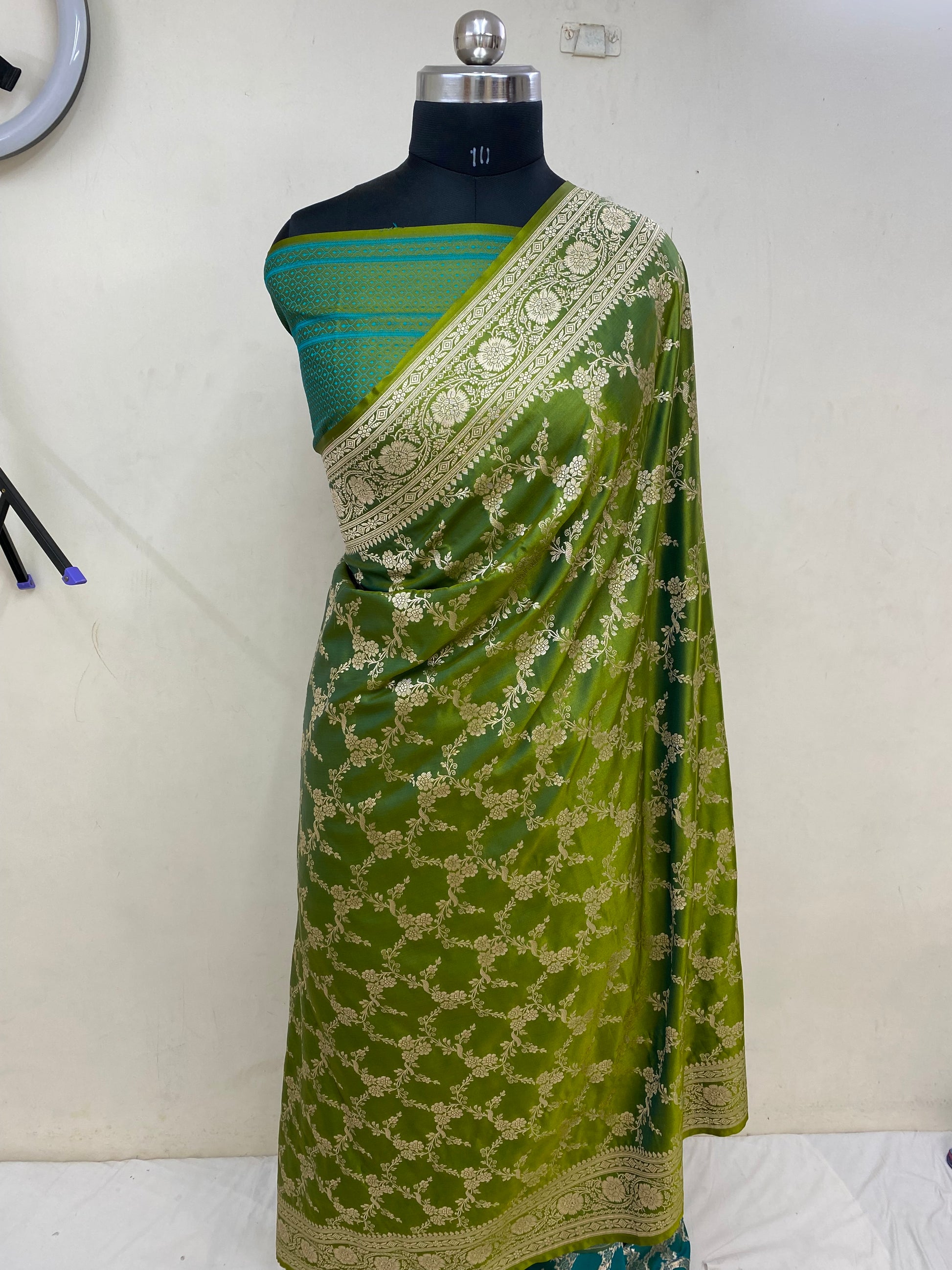 Dhoop Chaw Mashru Silk Banarasi Saree
