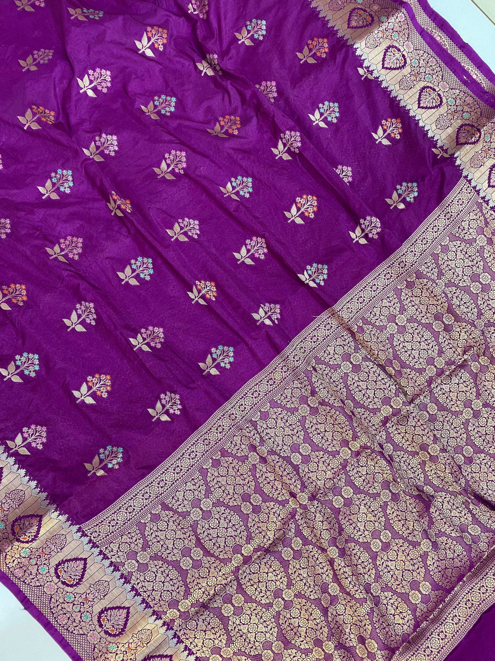 Margenta Tilfi Buta Banarasi Saree