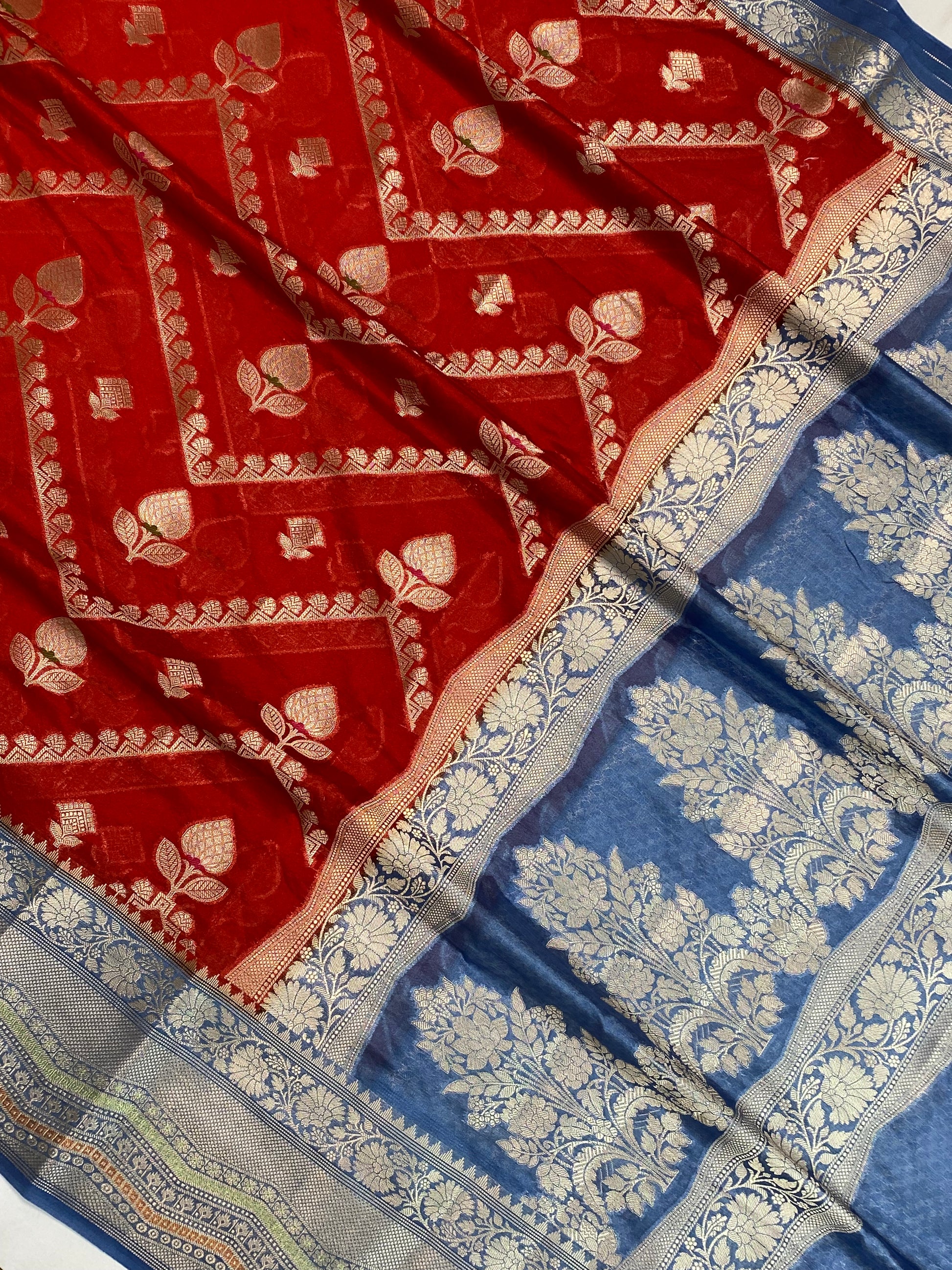 Red Munga Silk Saree with Sky Blue Contrast Border - Soft & Comfirtable Drape
