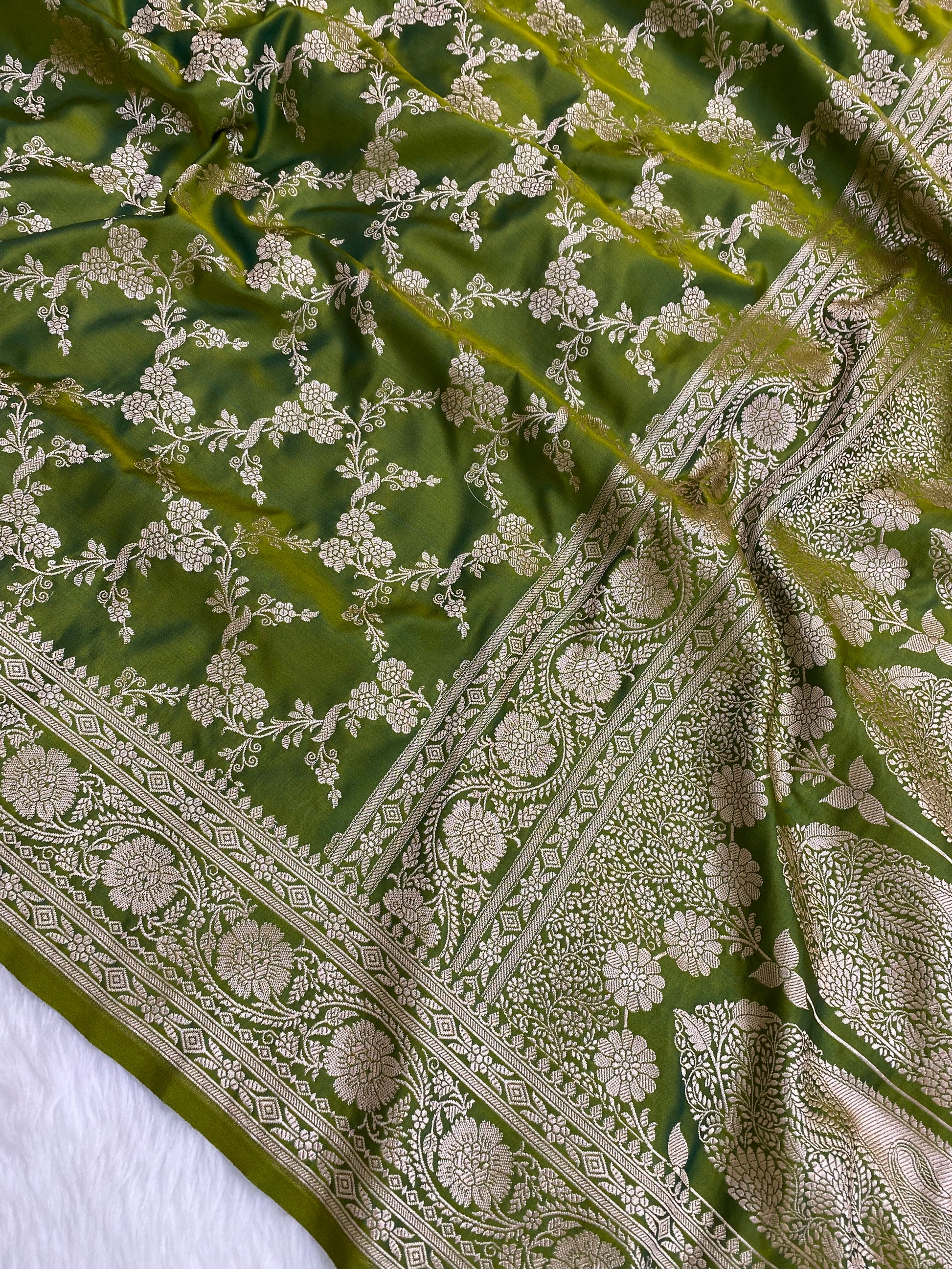 Dhoop Chaw Mashru Silk Banarasi Saree