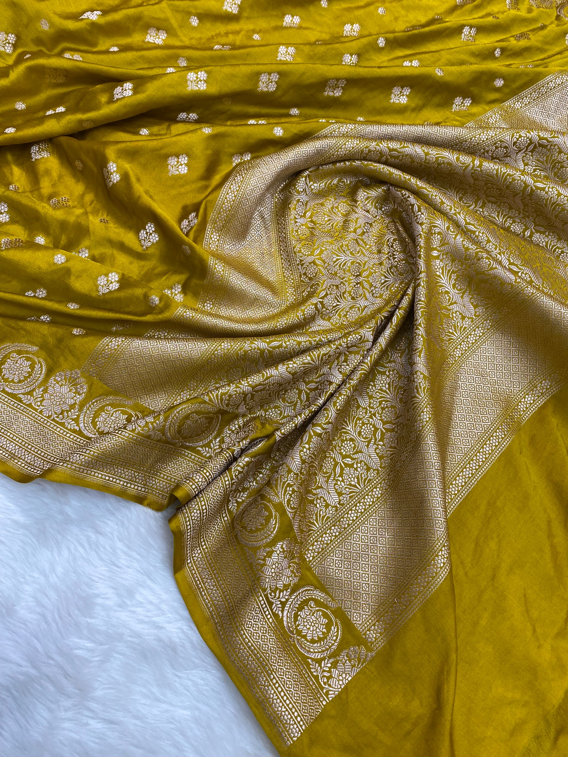 Dev Das Mashru Silk Banarasi Saree