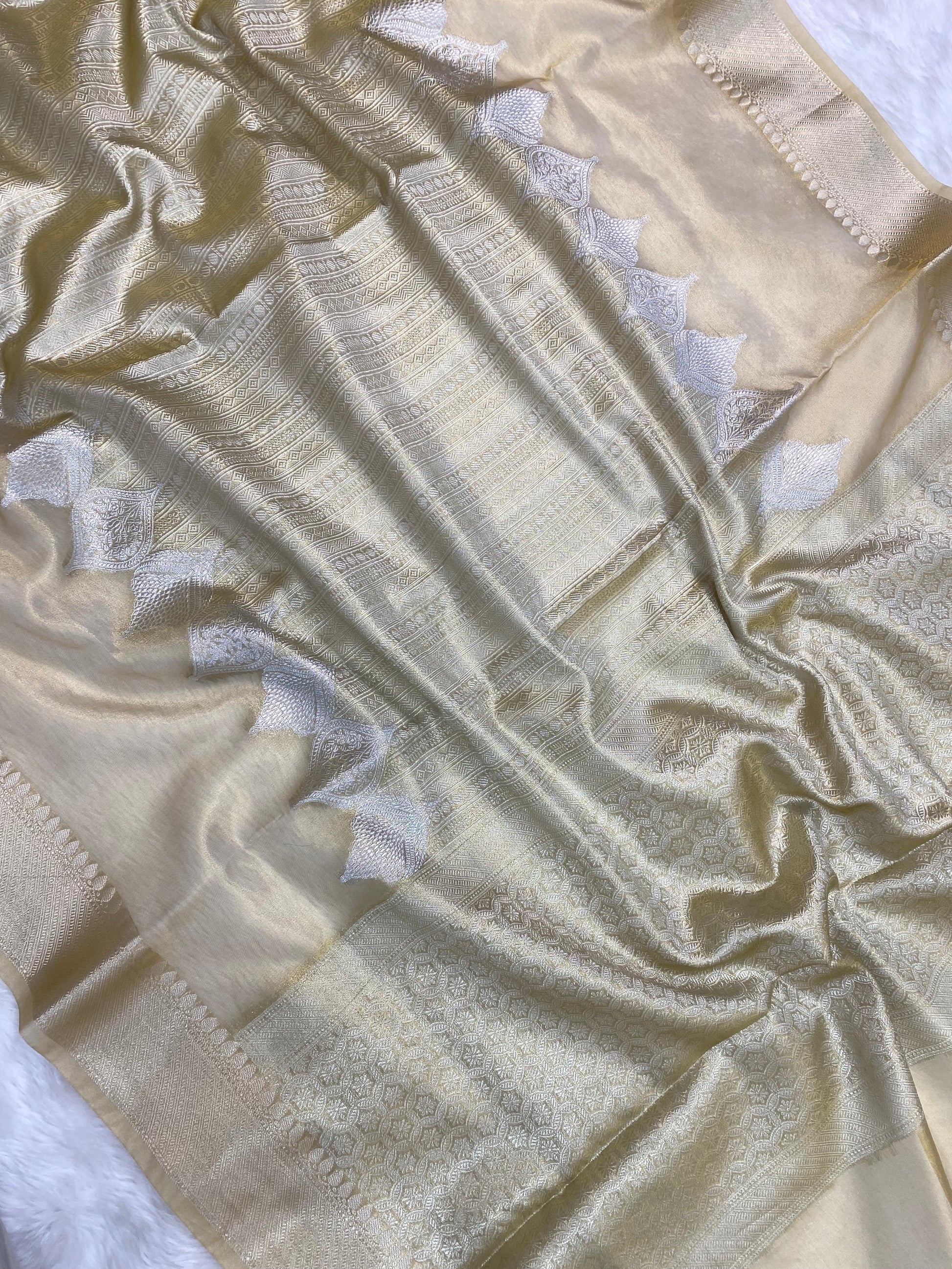 Natural Tissue Silk Banarasi Saree