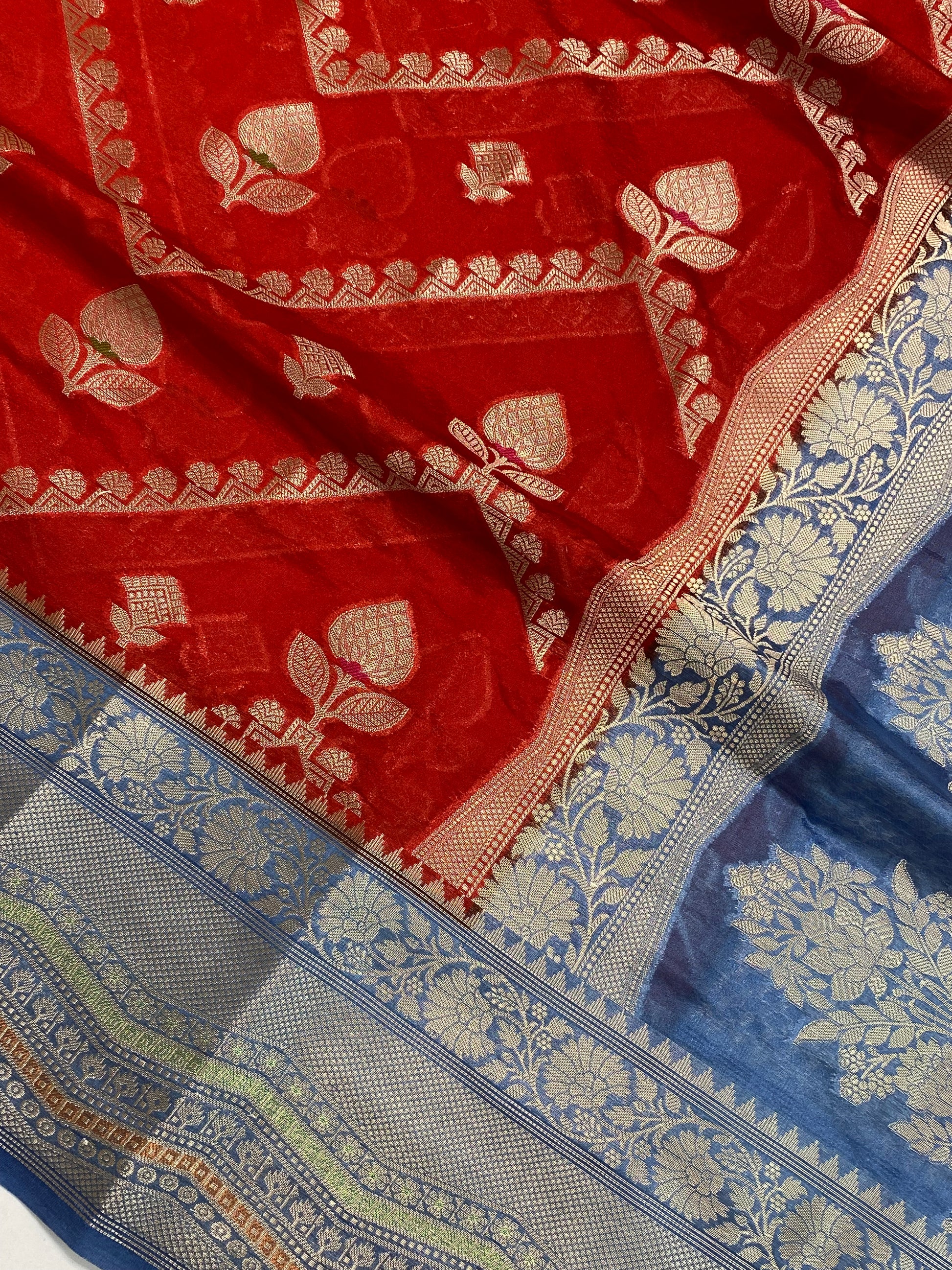 Red Munga Silk Saree with Sky Blue Contrast Border - Soft & Comfirtable Drape