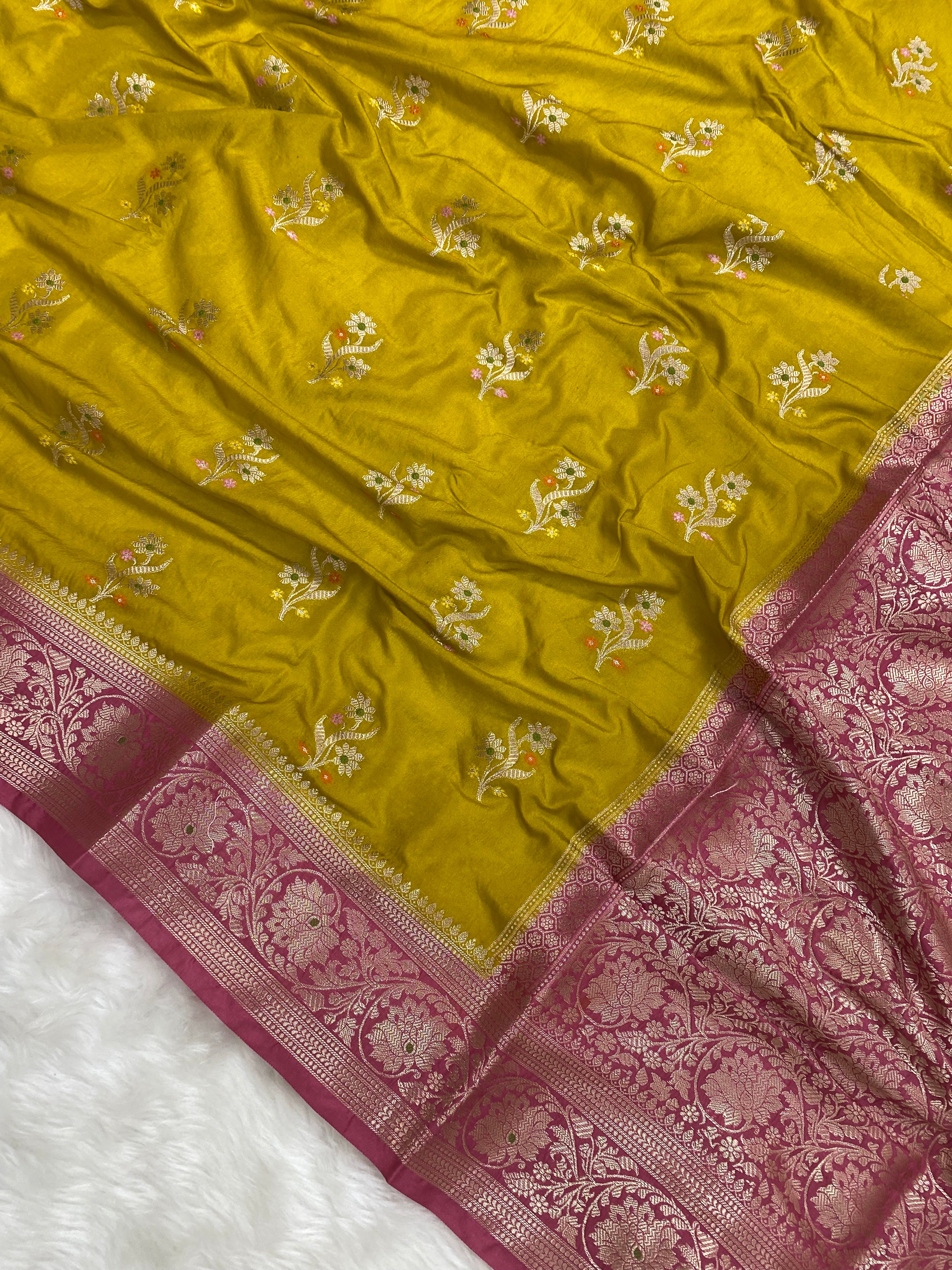 Dev Das Color monga Silk Banarasi Saree