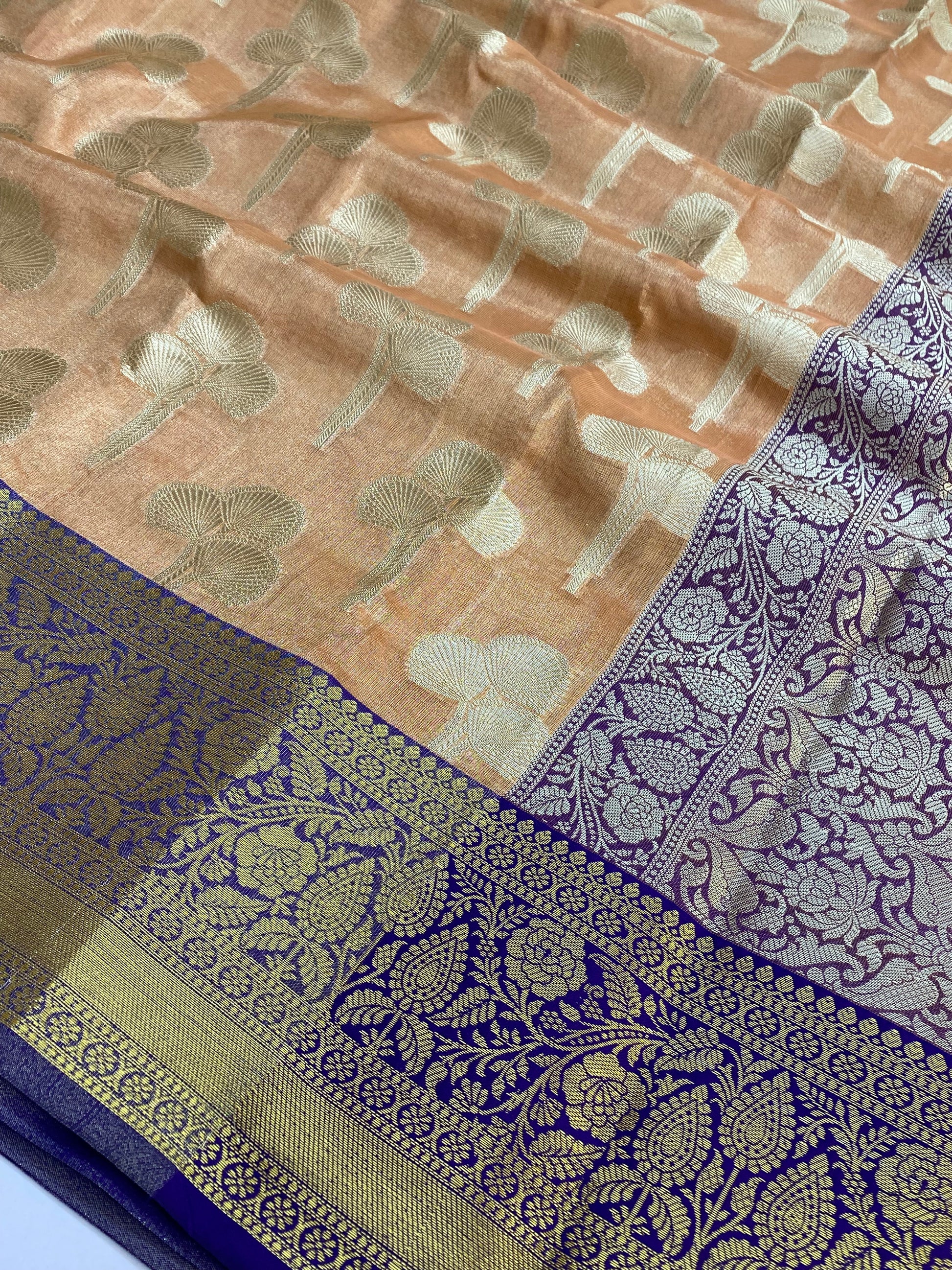 Contrast Border and Pallu Tissue Silk Banarasi Saree