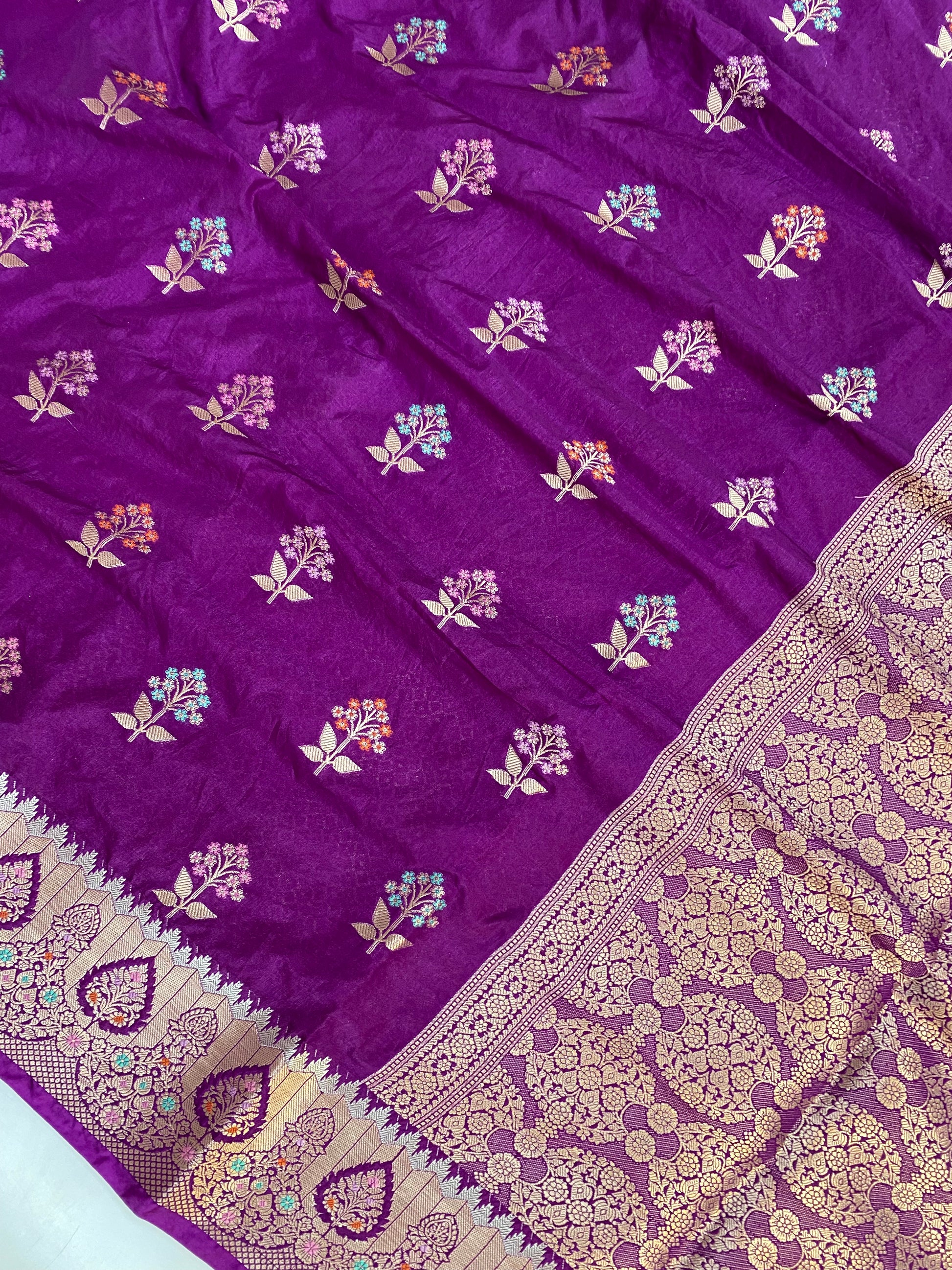 Margenta Tilfi Buta Banarasi Saree