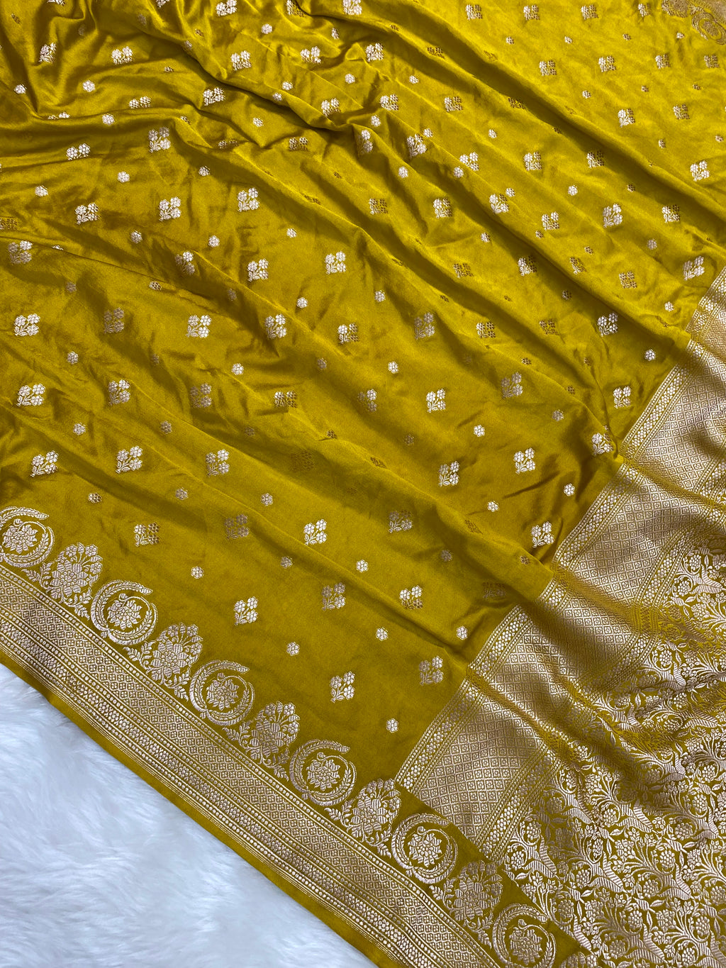Dev Das Mashru Silk Banarasi Saree