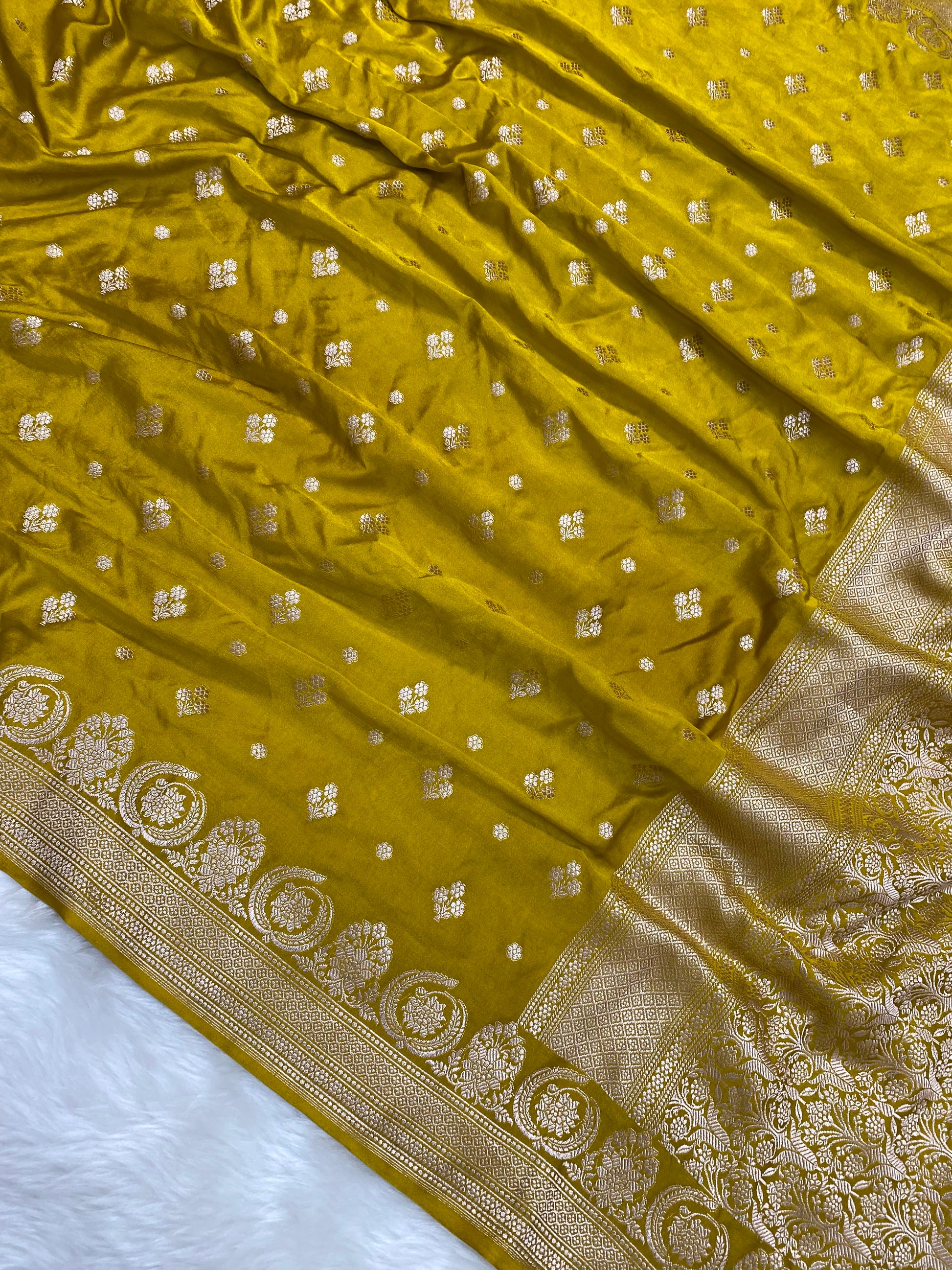 Dev Das Mashru Silk Banarasi Saree