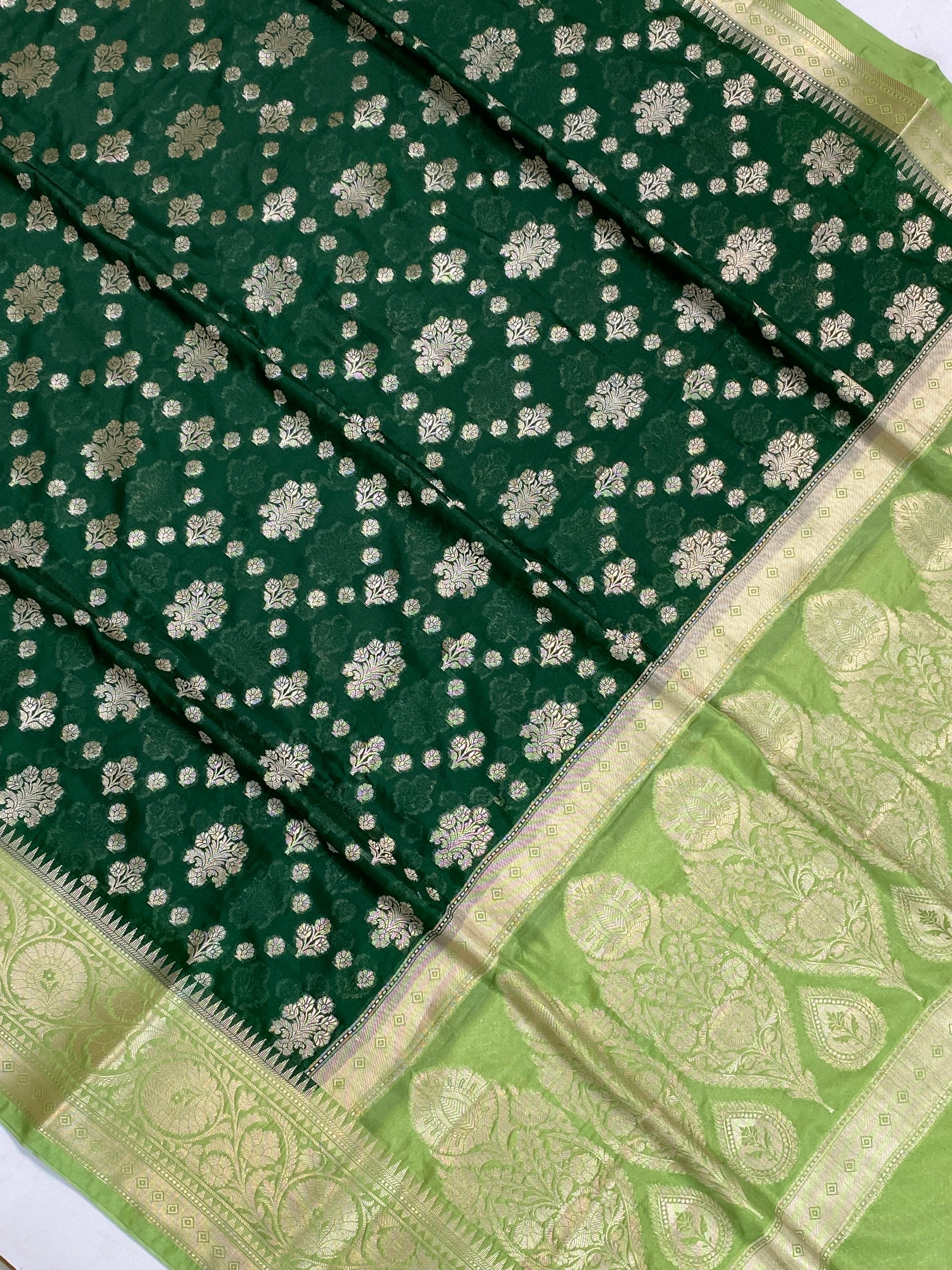 Green Munga Silk Saree with Sky Blue Contrast Border - Soft & Comfirtable Drape