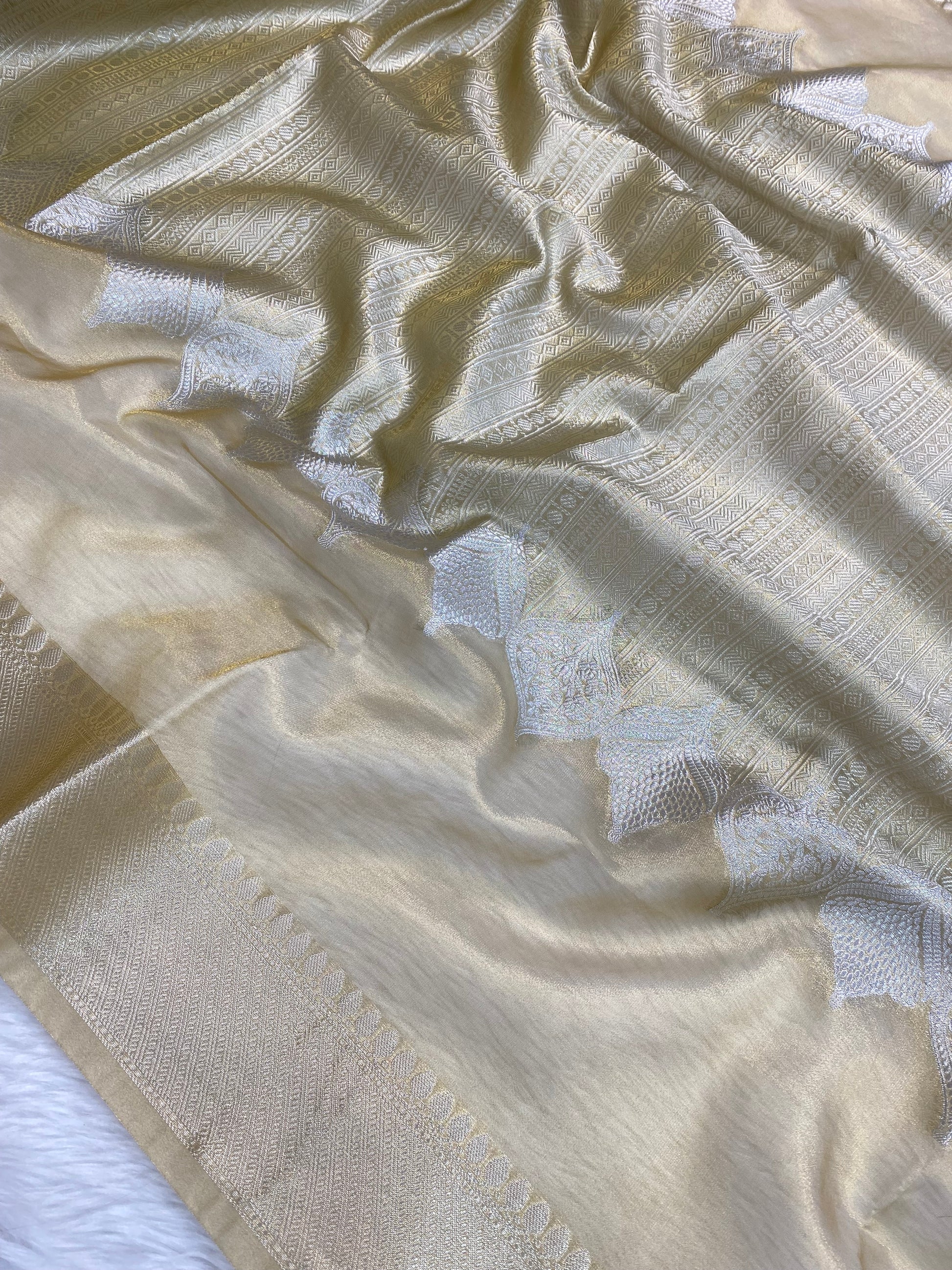 Natural Tissue Silk Banarasi Saree