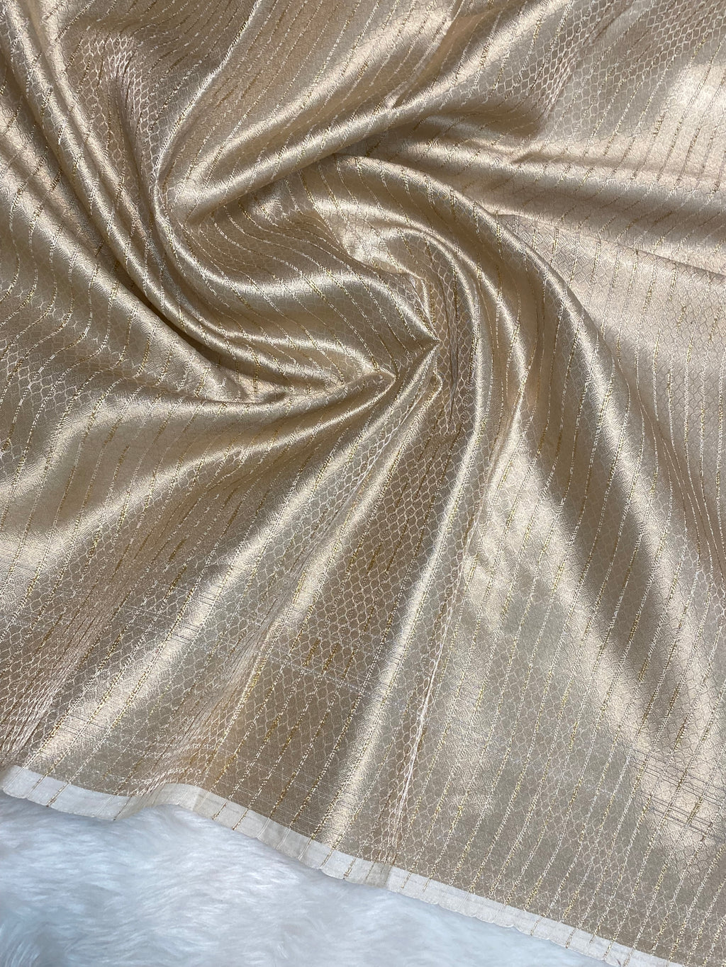 100% pure silver tissue strike Banarasi saree