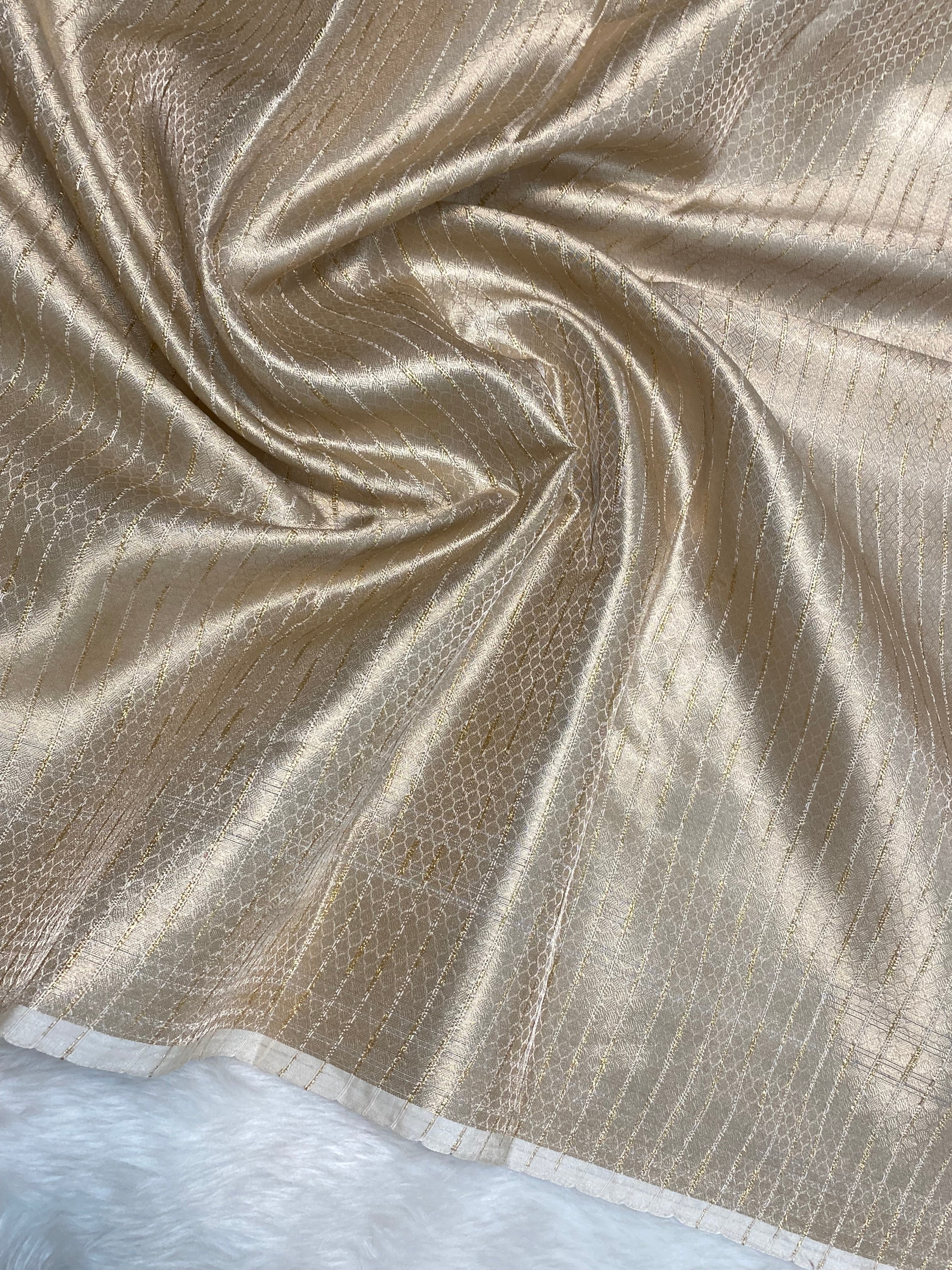 100% pure silver tissue strike Banarasi saree