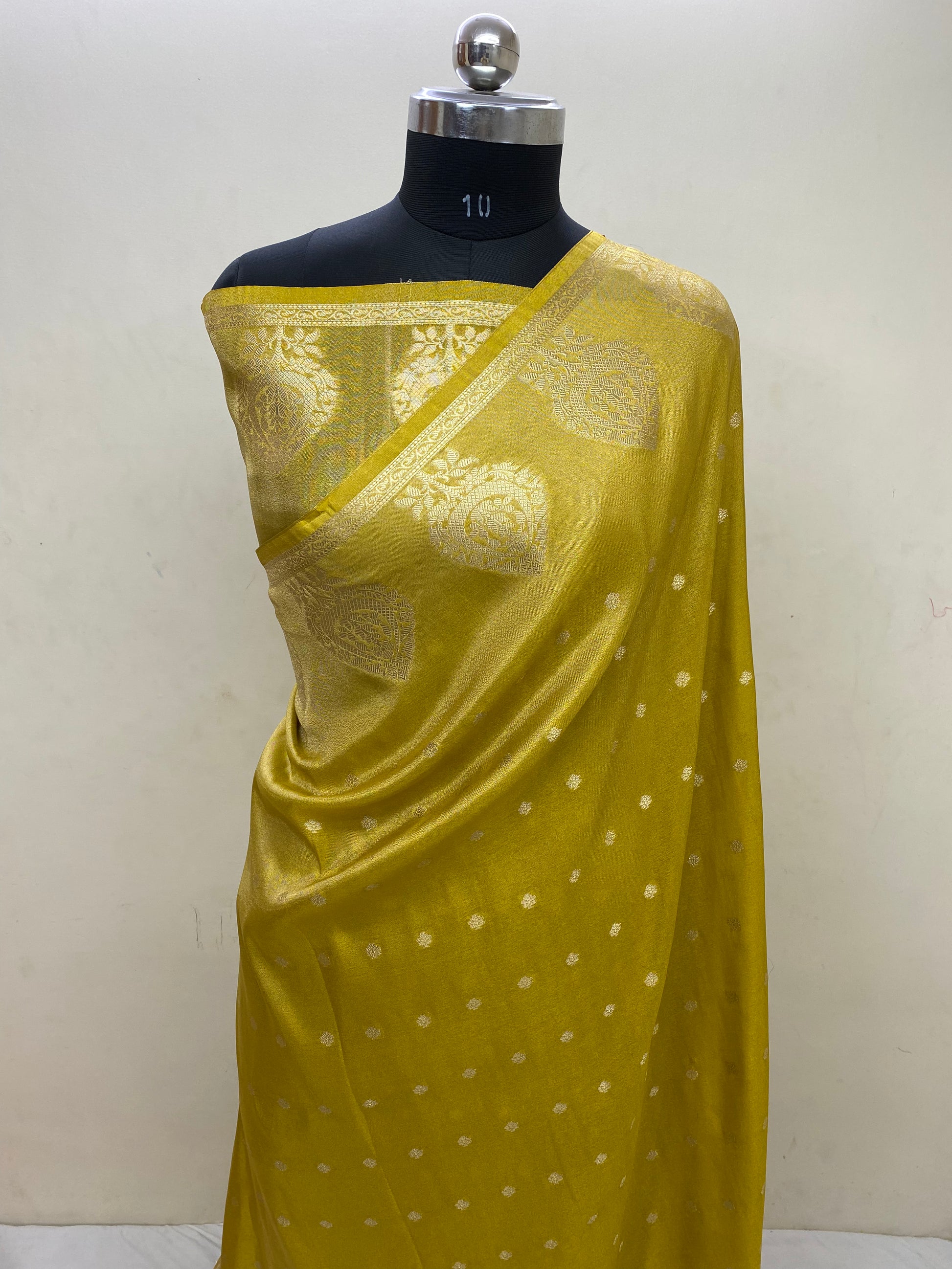 Semi Tissue Border Buti Banarasi Saree