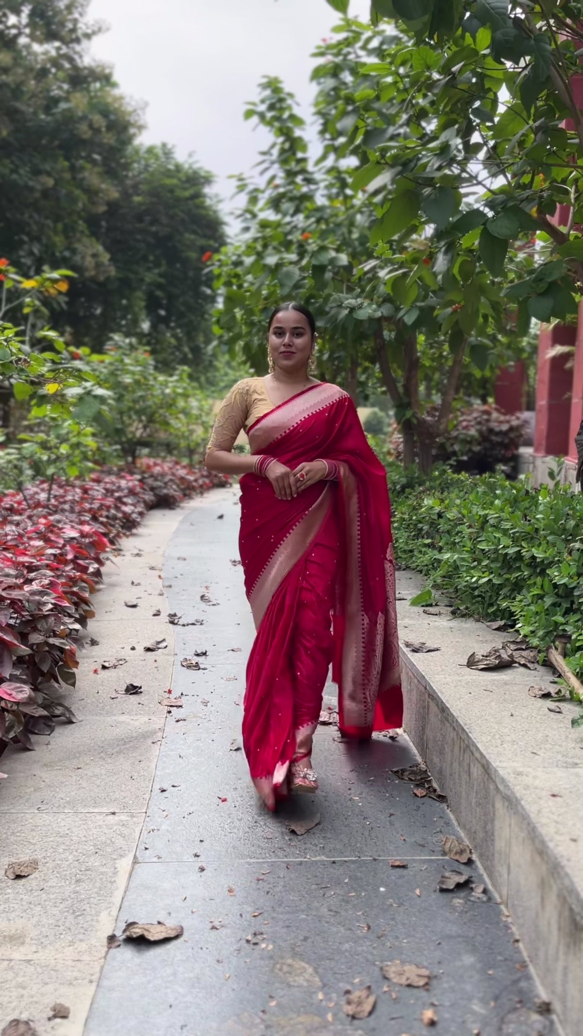 Bridal Red Chundri Buti Mashru Silk Banarasi Saree ❤️